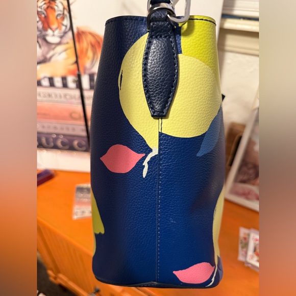 Kate Spade Eva Lemon Zest Print Bucket Bag EUC - Picture 6 of 10